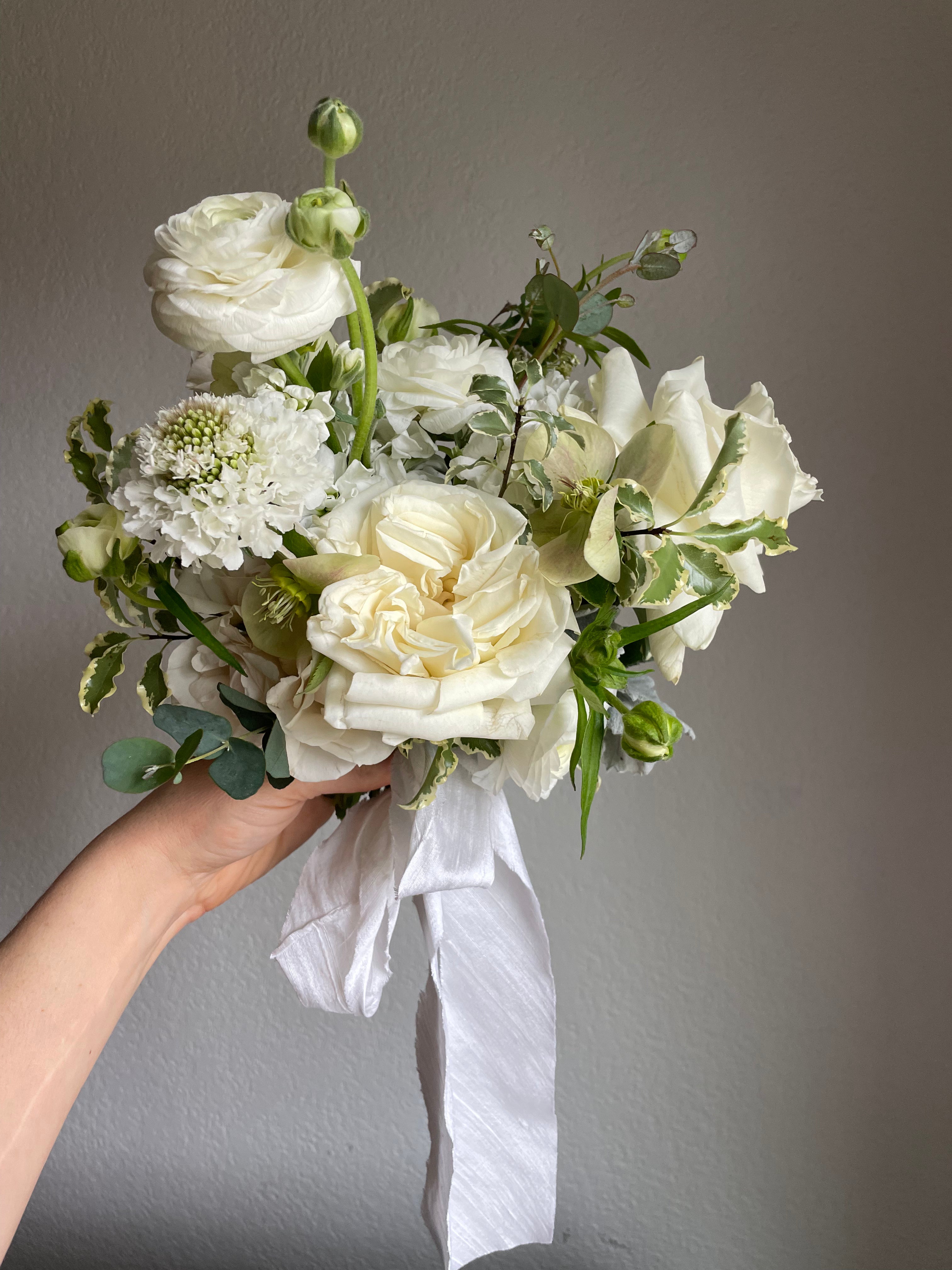 white and green bridesmaid bouquet